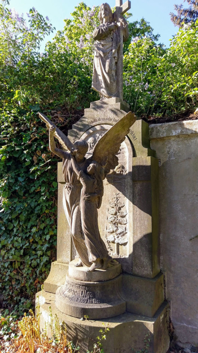 Grabstein auf dem Friedhof Pappendorf